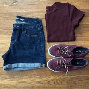👟Old Navy classic dark washed Sweetheart jeans shorts with rolled cuff. Size 4.